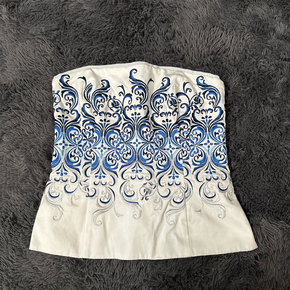 WHITE HOUSE BLACK MARKET 
EMBROIDERED BUSTIER top size 6